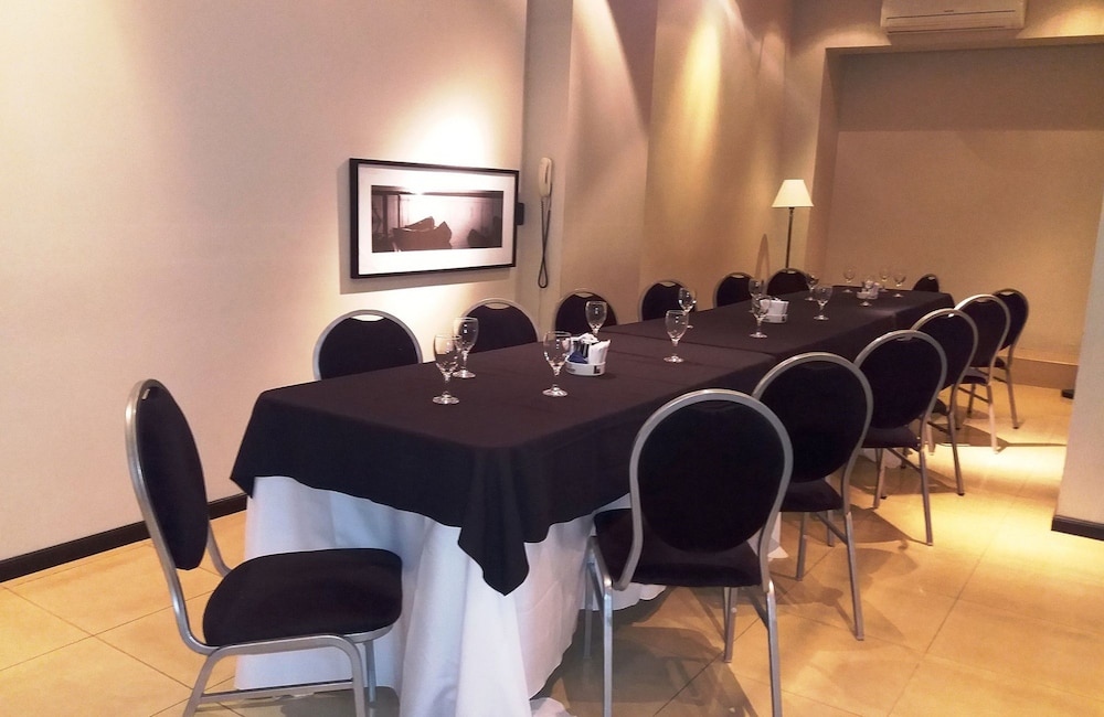 Plaza Real Suites Hotel 53/59
