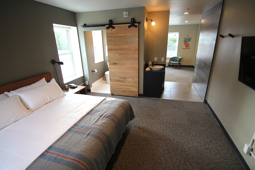 The Oxbow Hotel 13/69