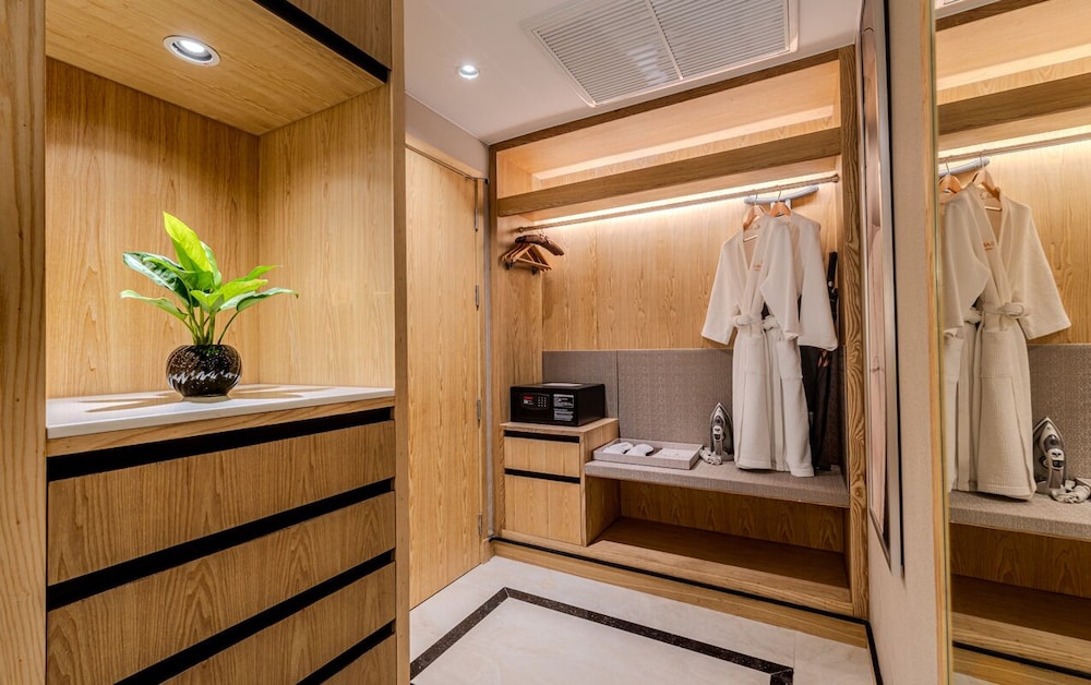 Samala Bangkok Sukhumvit 15 by Kingston Hotels 24/44