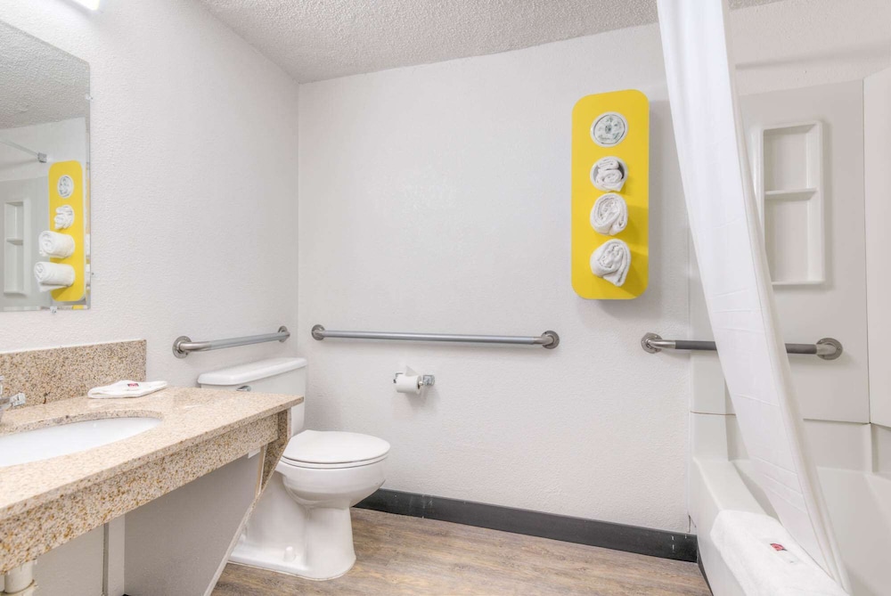 Motel6 Bridgeview, IL 59/64