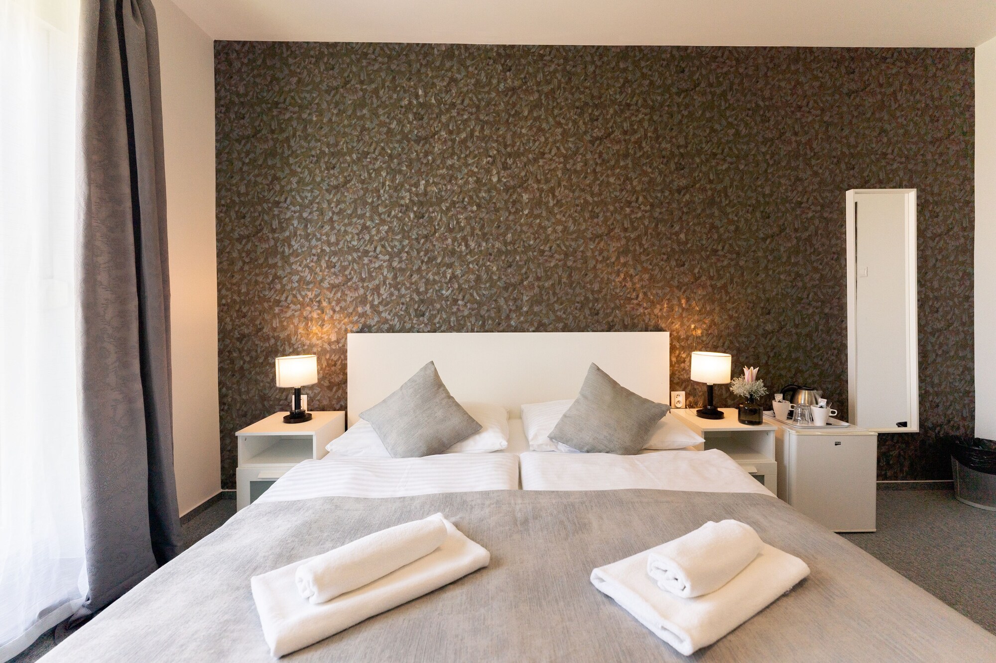 1 BEDROOM, DELUXE, DOUBLE BED, CITY VIEW, PATIO