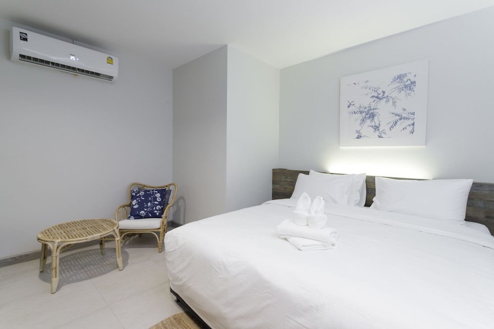 Room, Garden Access