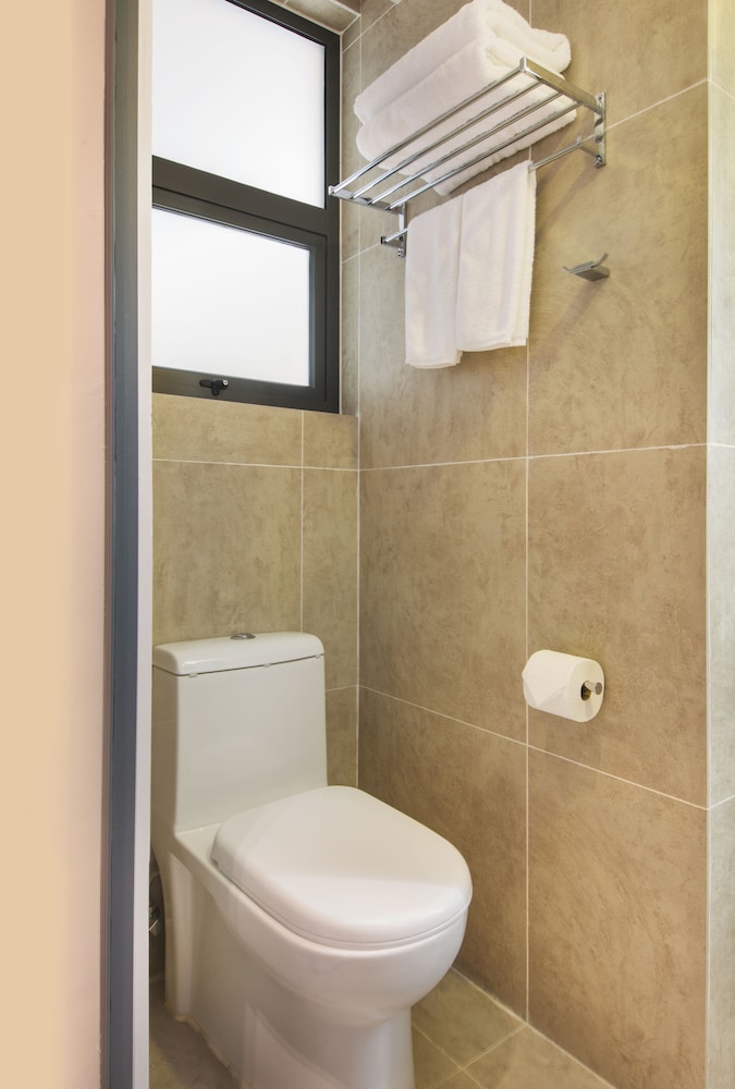 Hotel Twenty 8B 39/40