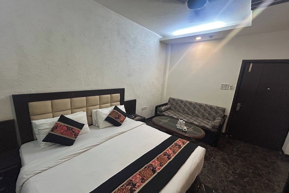 Arihant Inn 13/53