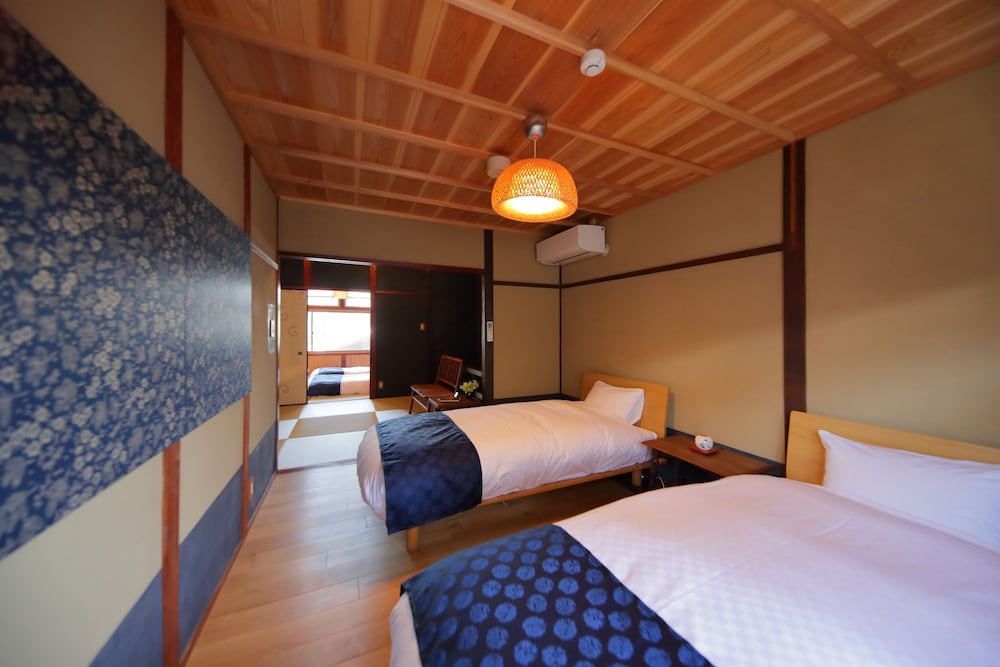 2 BEDROOMS, EAST, HOUSE