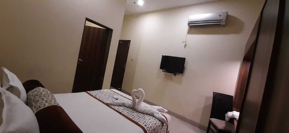 Vijaya Tej Clarks Inn 14/31