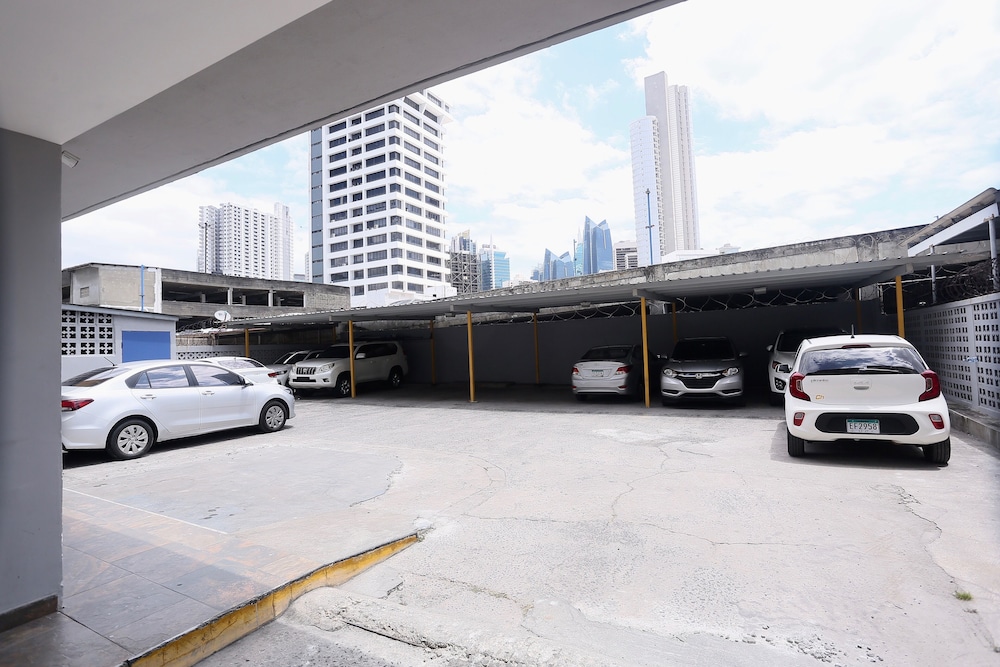 Metro Hotel Panama 48/53