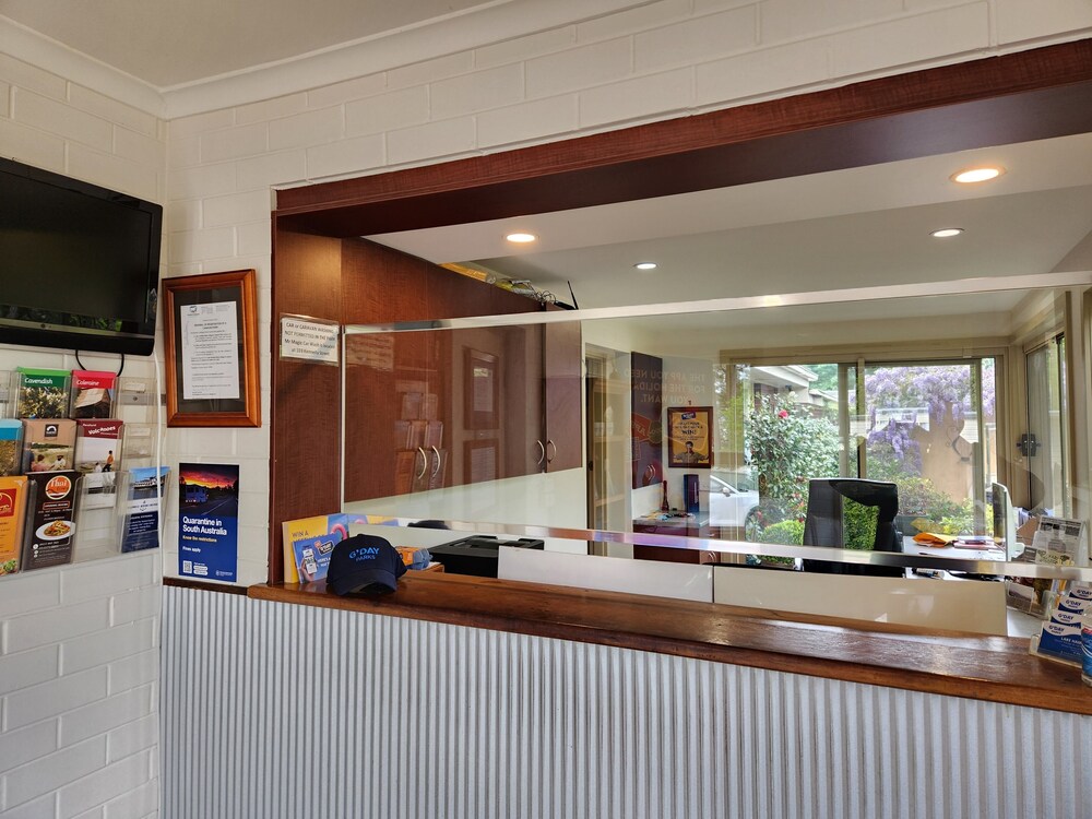 LAKE HAMILTON MOTOR VILLAGE AND CARAVAN PARK 4/50