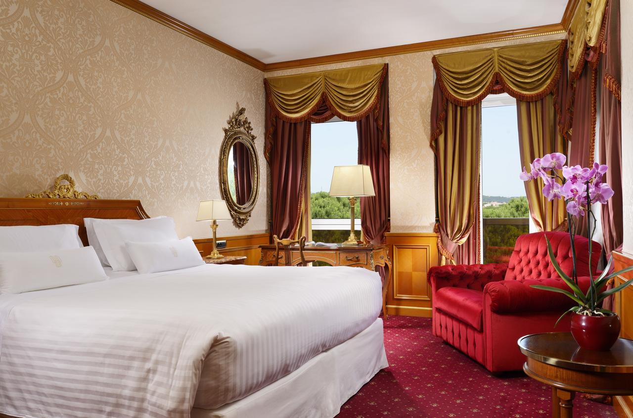 Deluxe, Suite