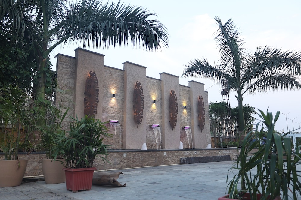 Pride Hotel Bhopal 45/49