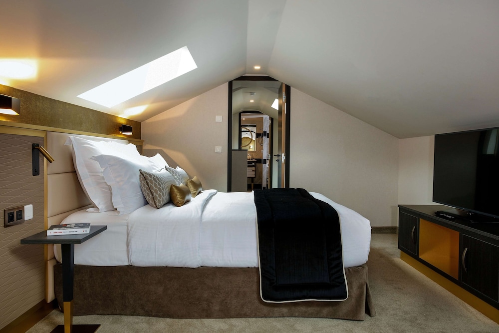 Niepce Paris Curio Collection By Hilton 14/39