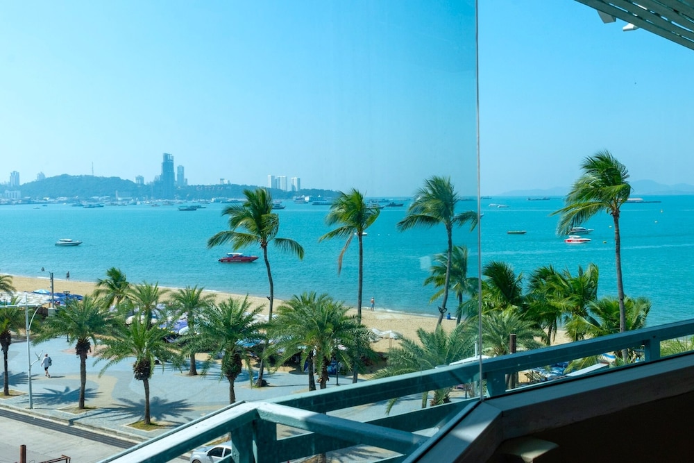 The Beach Front Resort Pattaya 79/87