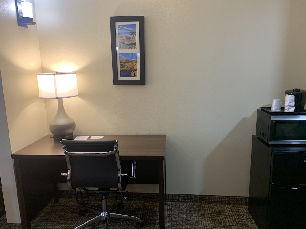 Comfort Inn and Suites Atoka 17/20