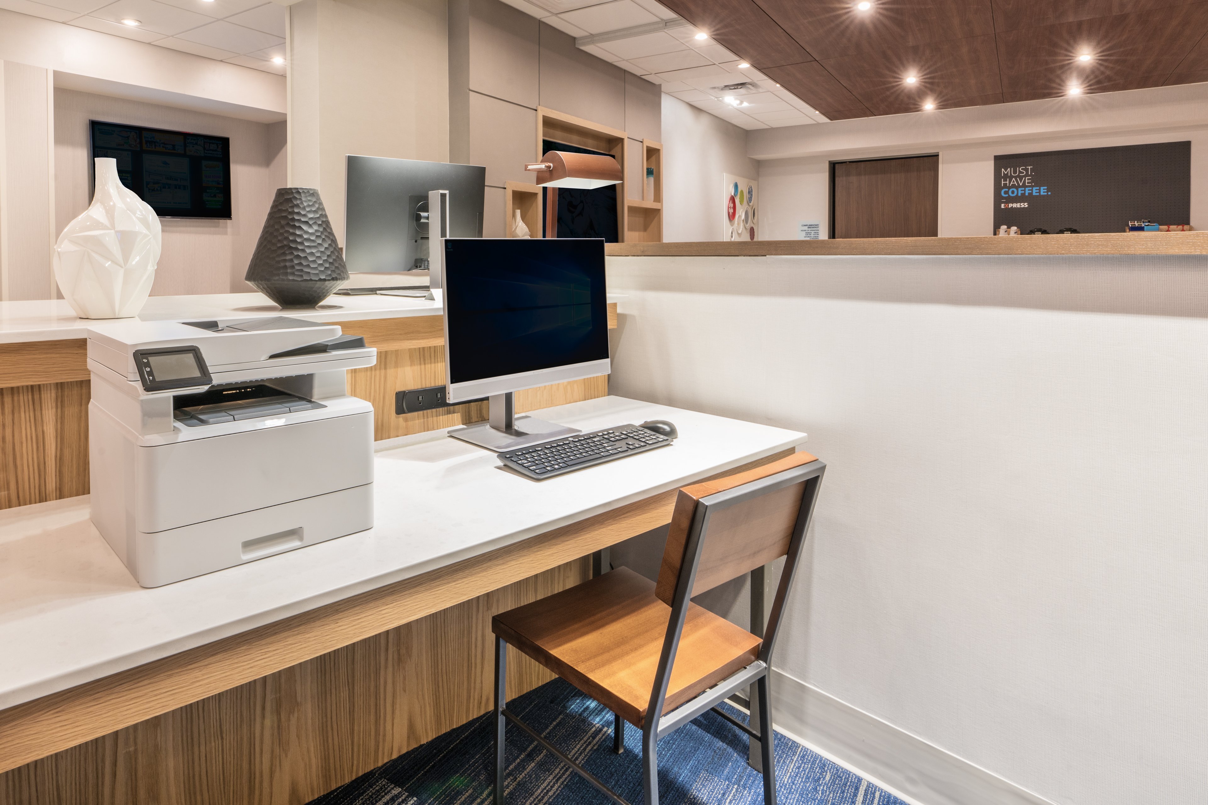 Holiday Inn Express & Suites Lake Havasu - London Bridge 54/63