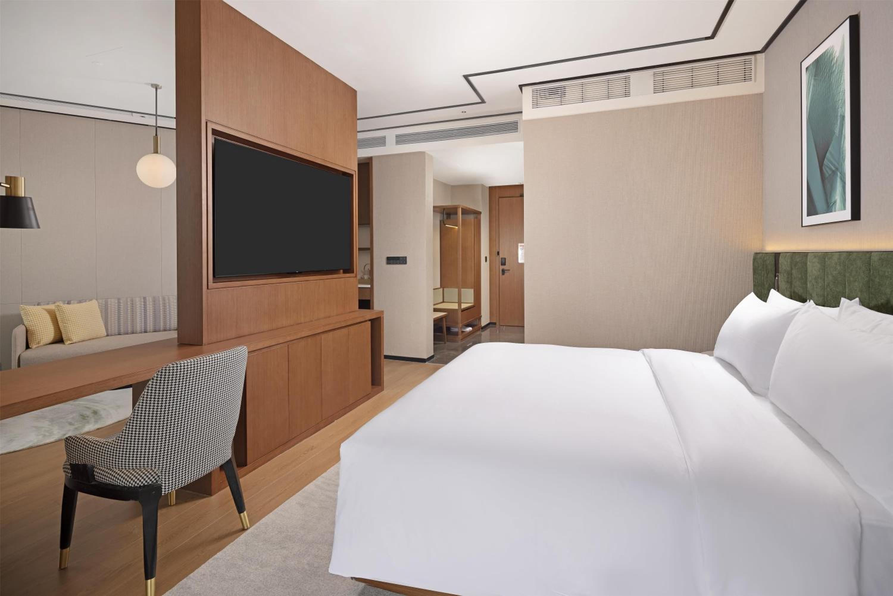 Deluxe, King Bed, Sofa