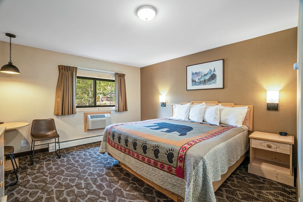 Spirit Lake Lodge and Snowmobile Rentals 25/63