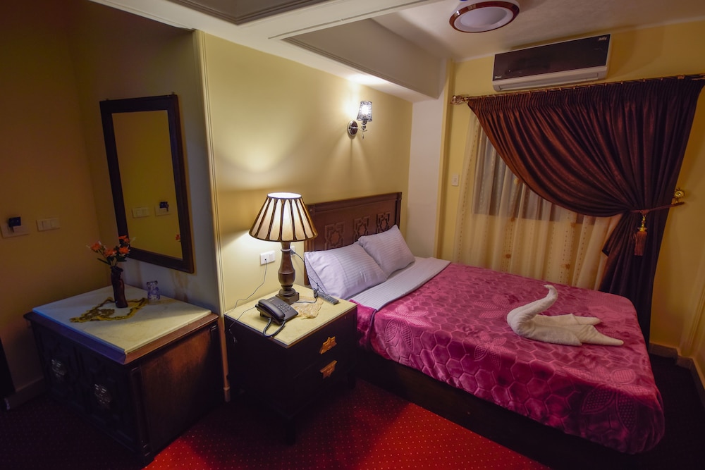 Amin Hotel 11/50