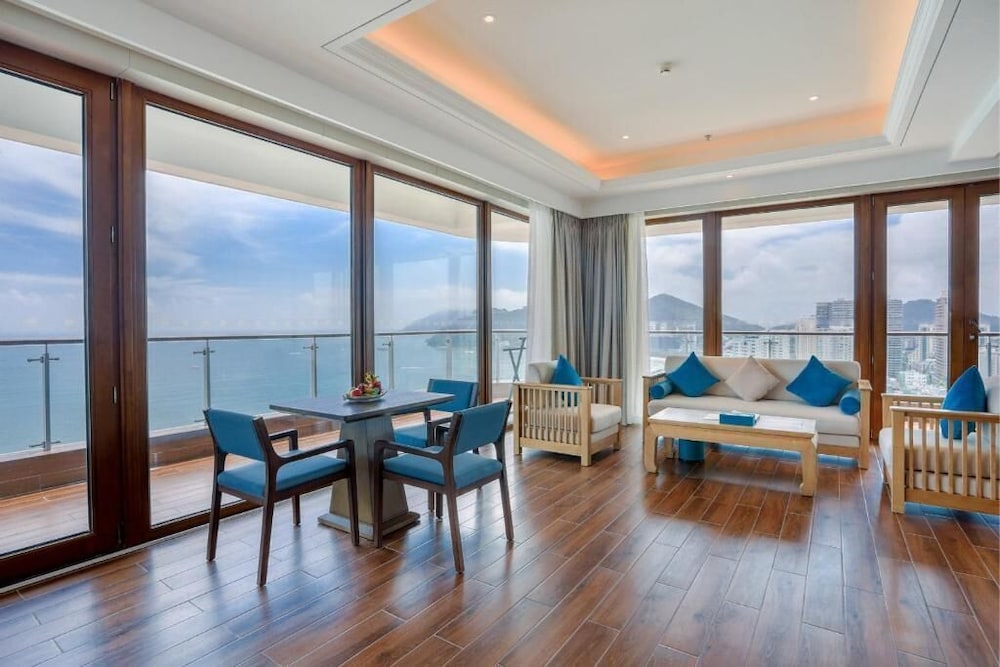 Dadonghai Hotel Sanya 32/48