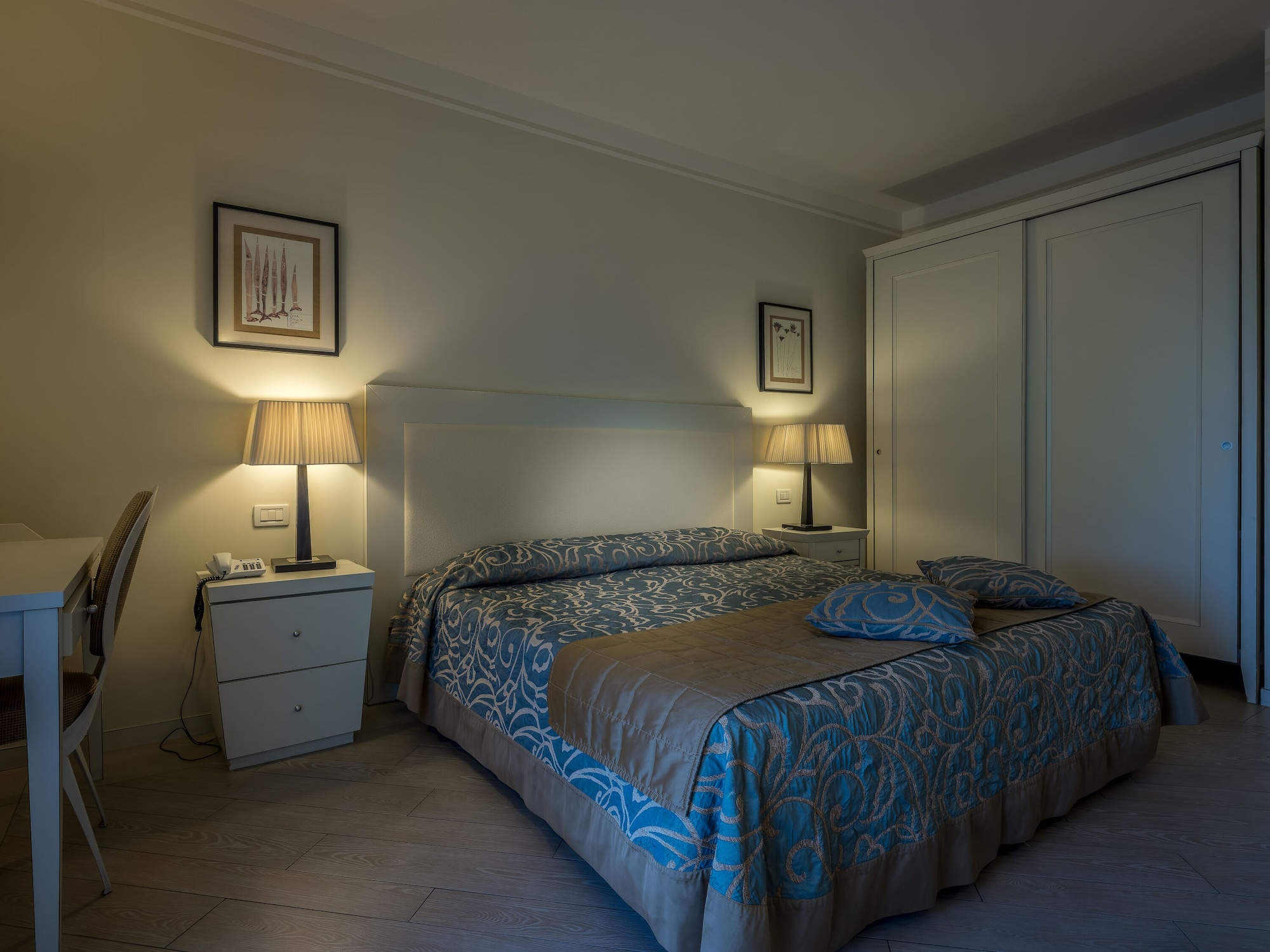 ECONOMY, SUITE
