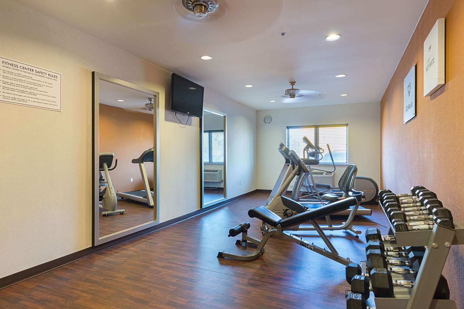 Comfort Suites Beachside 25/44