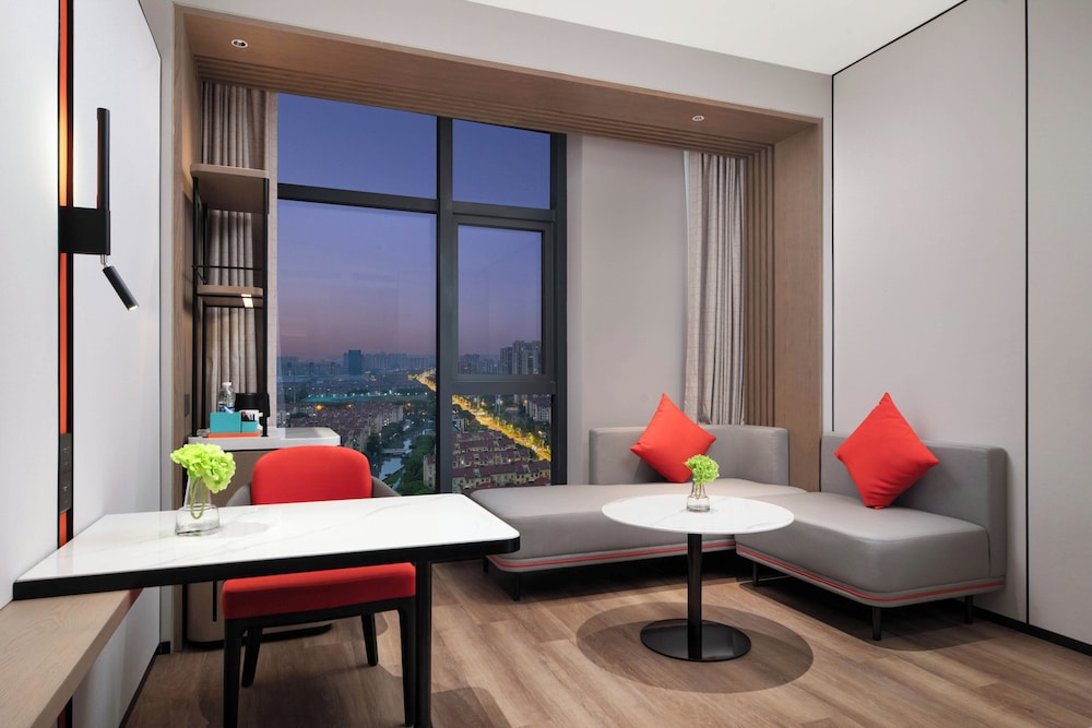 Holiday Inn Express Wuxi Xishan 24/42