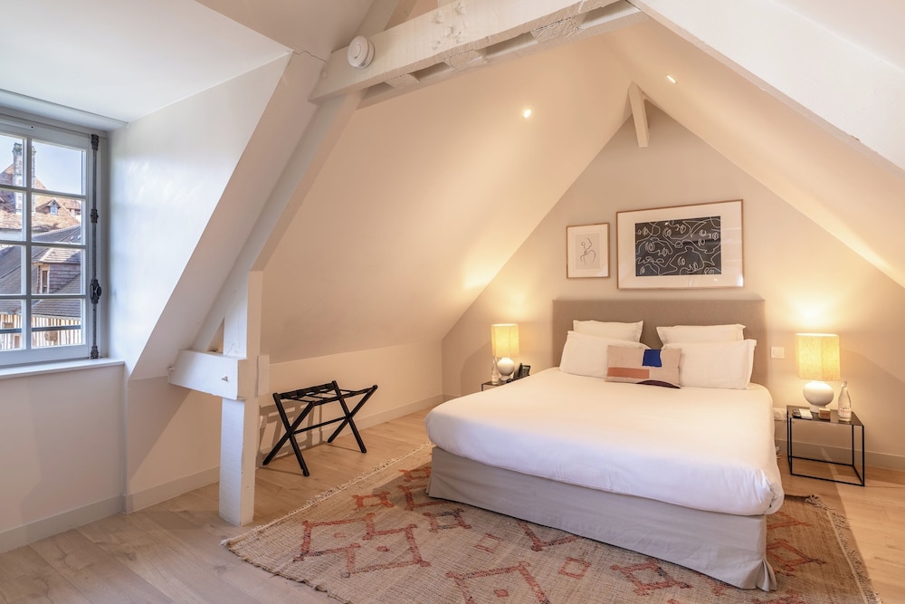 Classic, Queen Bed