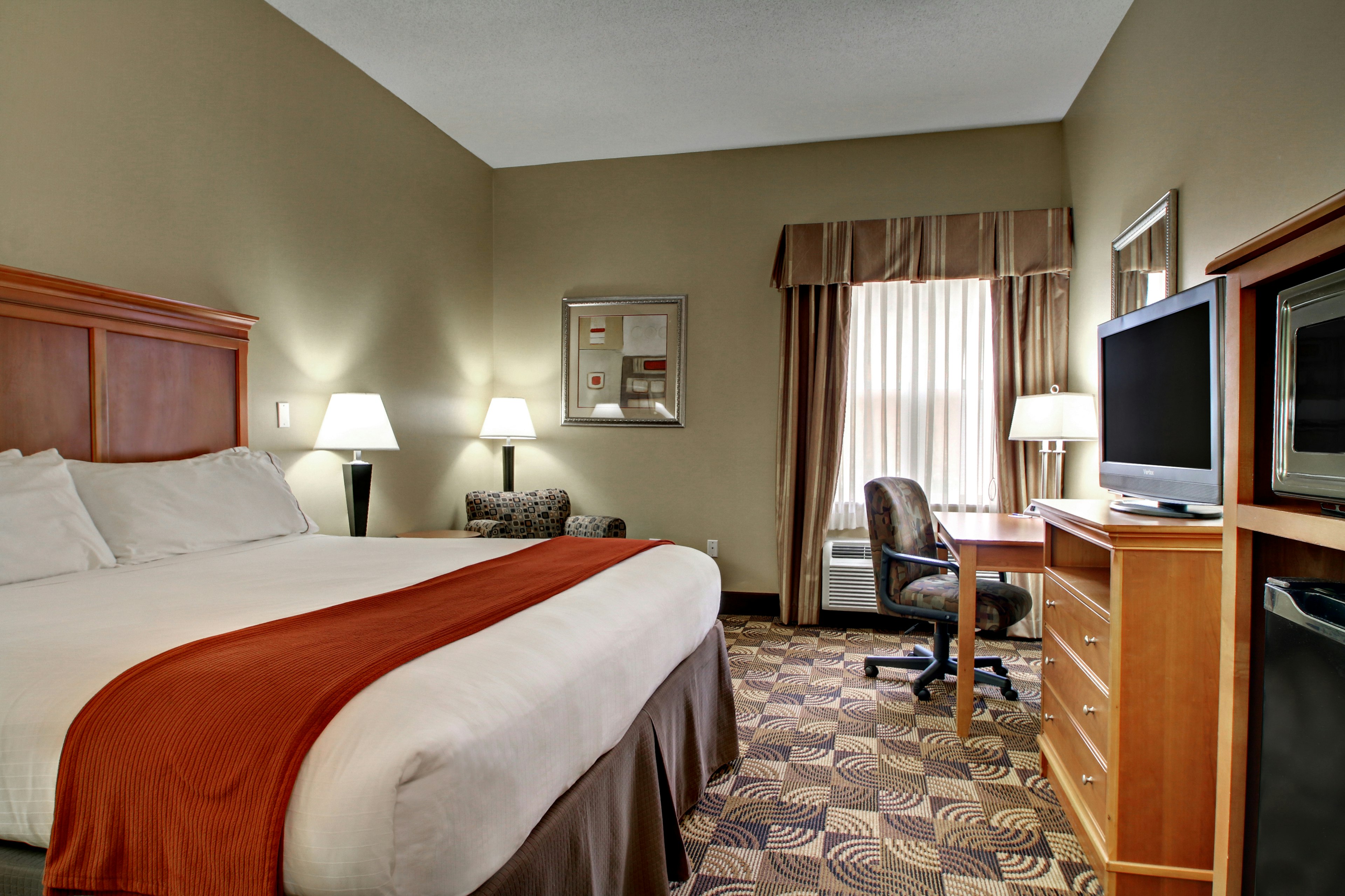 Holiday Inn Express Hurricane Mills Waverly 33/62
