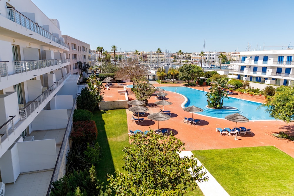 Marina Club Lagos Suite Hotel 57/60
