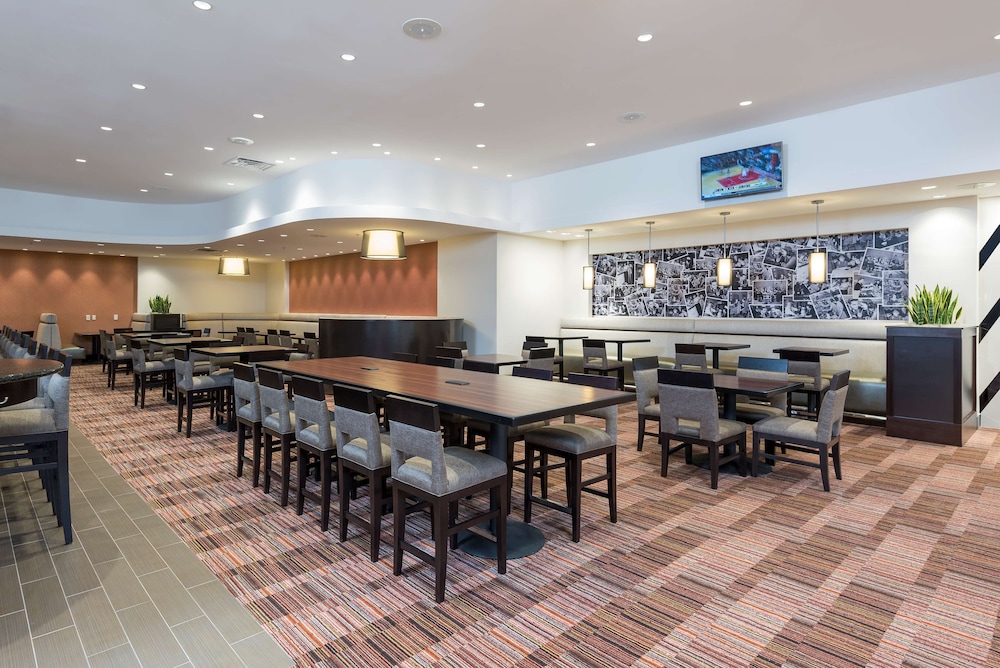 Doubletree By Hilton Hotel Grand Rapids Airport 33/53