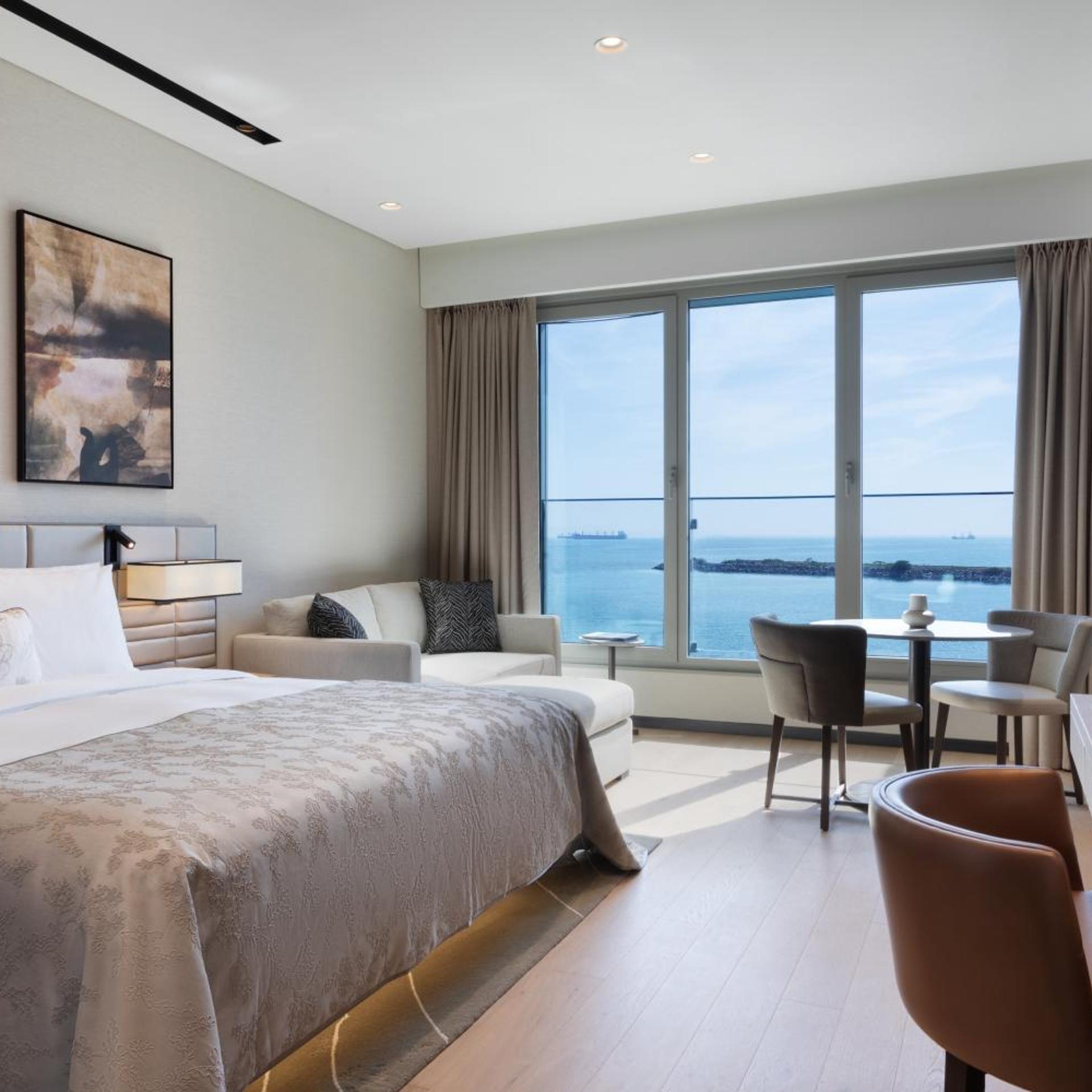 Cozy, Residence, Studio, King Bed, Sea View, Executive Lounge Access