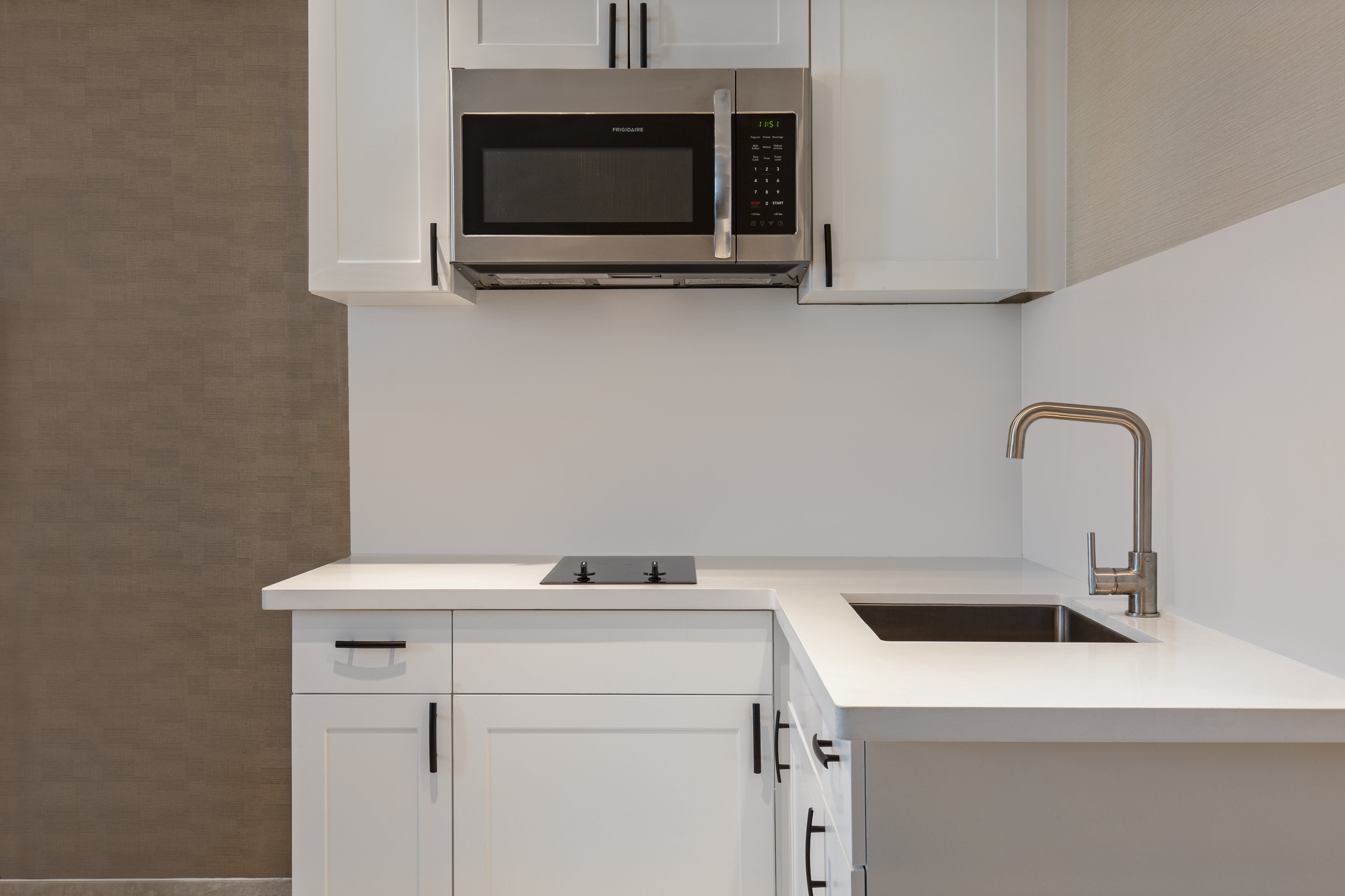 Holiday Inn Express Barrie 74/75