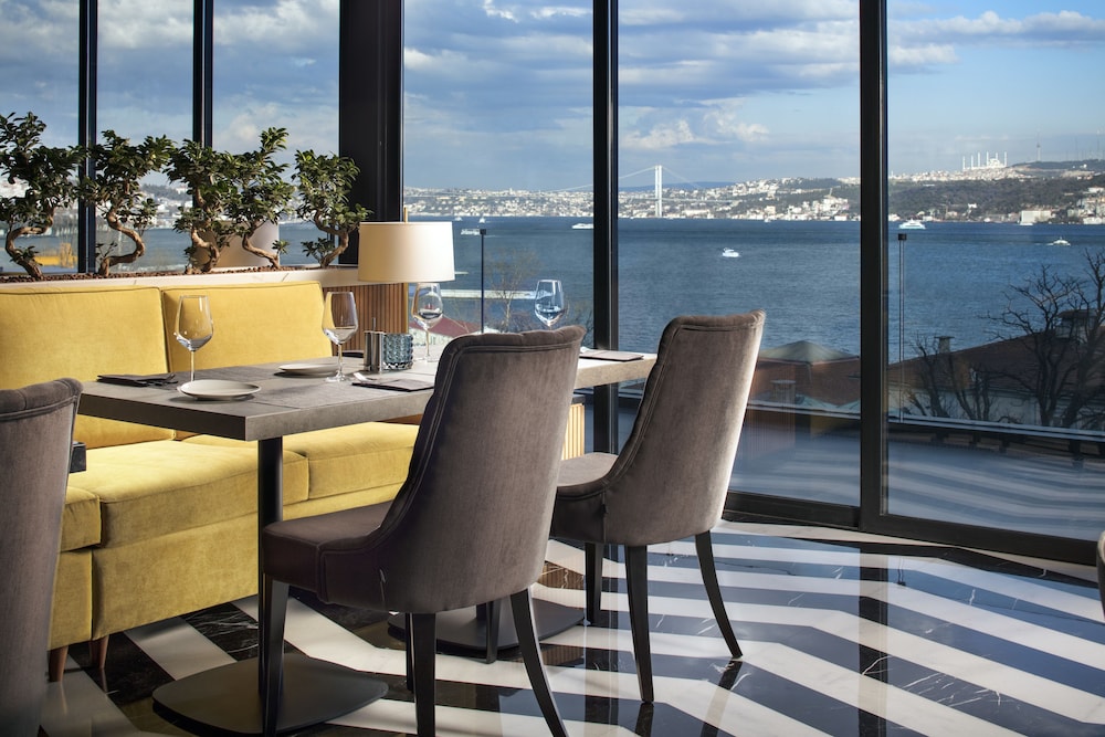 METROPOLITAN HOTELS BOSPHORUS 60/75