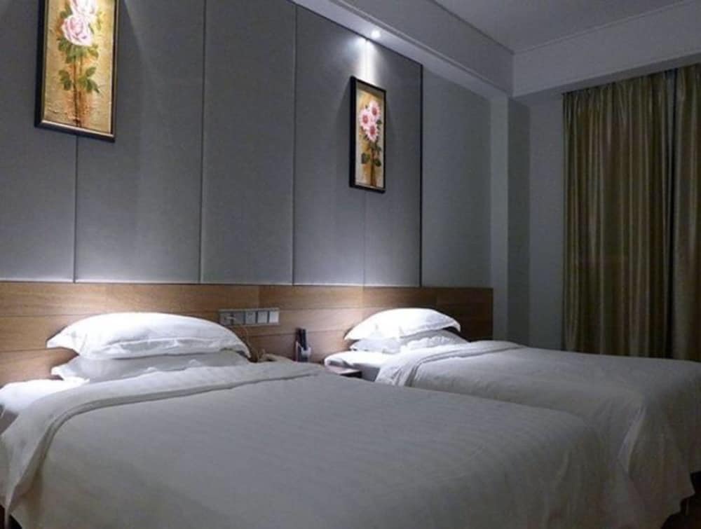 Superior Hotel (Guangzhou Yingbin No.1) 10/19