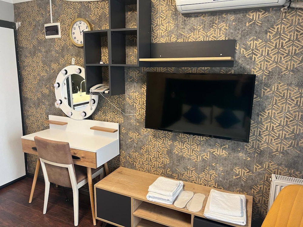 Middle Village Suite Hotel 24/39