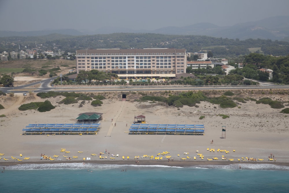 Casa Fora Beach Resort 33/67