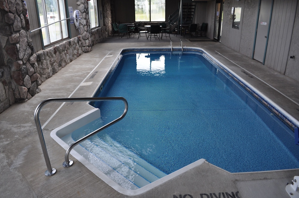 Super 8 by Wyndham Petoskey 15/21