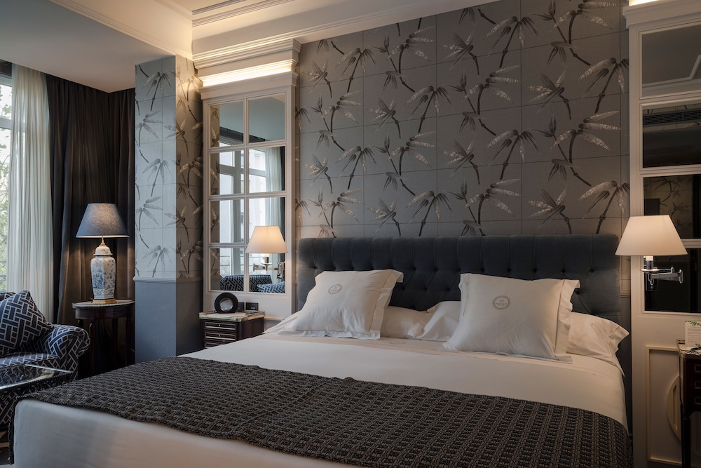 DELUXE, DOUBLE BED