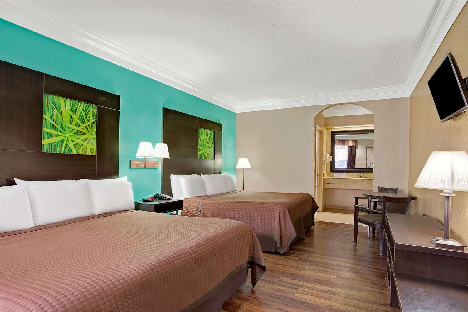 Super 8 by Wyndham Galveston 10/37