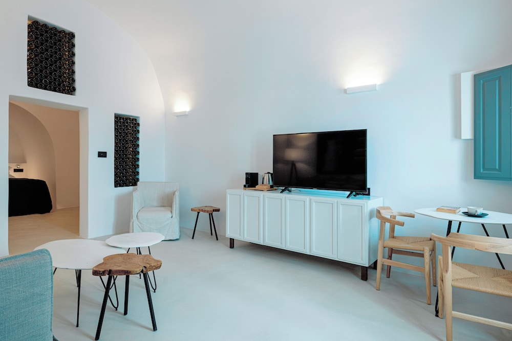 Suite, King Bed, Caldera View, Sofa, Hot Tub