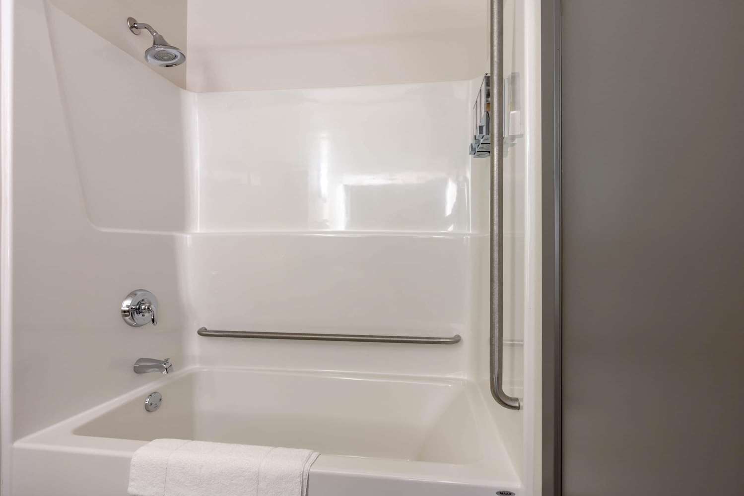 Super 8 by Wyndham Winnipeg East MB 30/31