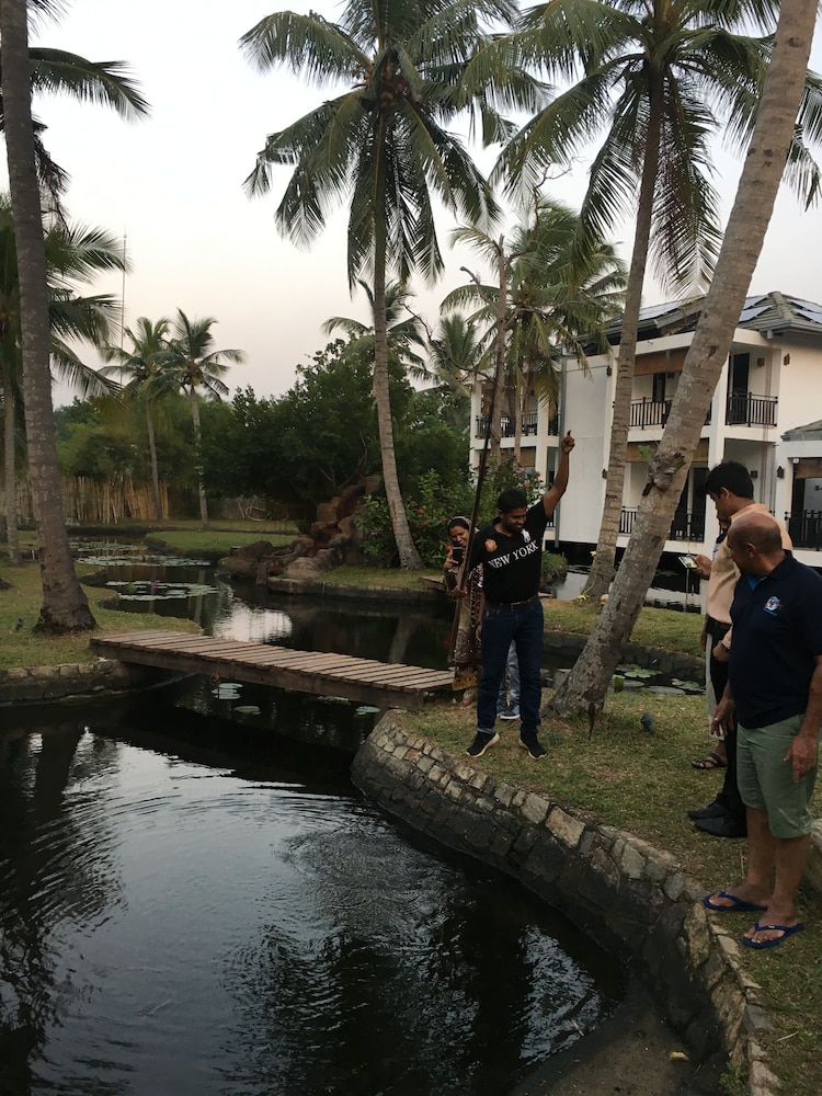 Amaluna Resorts 18/50
