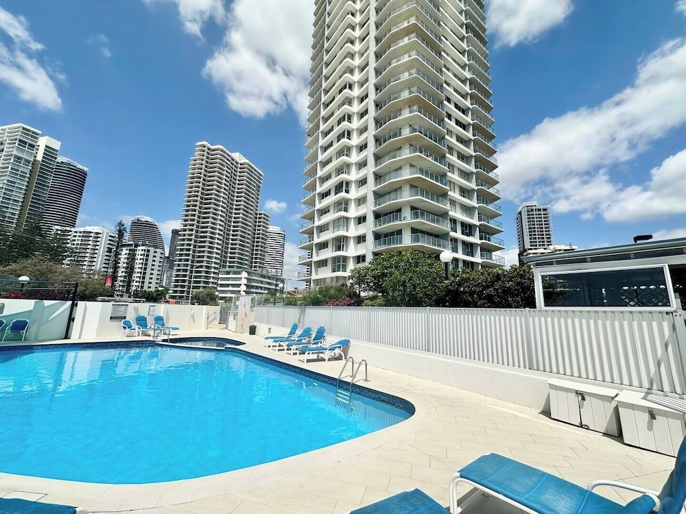 Talisman Apartments 72/75