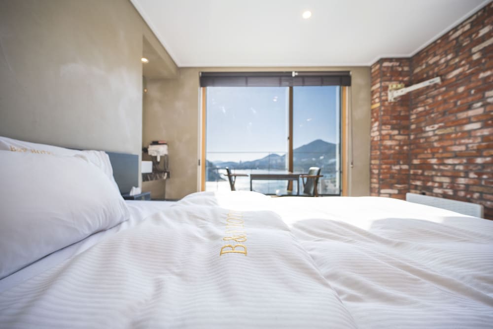 DELUXE, DOUBLE BED, BEACH FRONT
