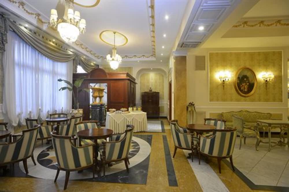 restaurant cafeteria