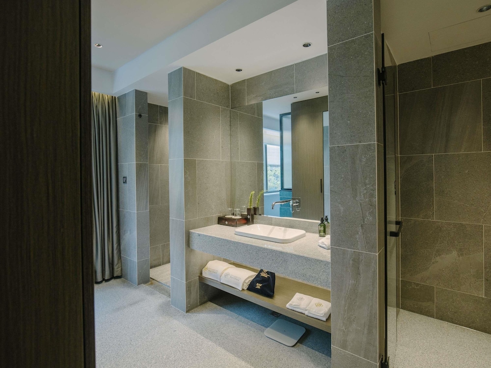 EXECUTIVE, TWIN BEDS