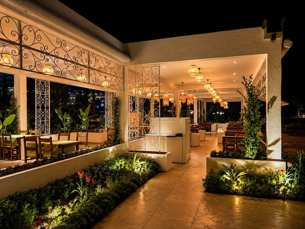 Sunrise Resort Hotel 8/67
