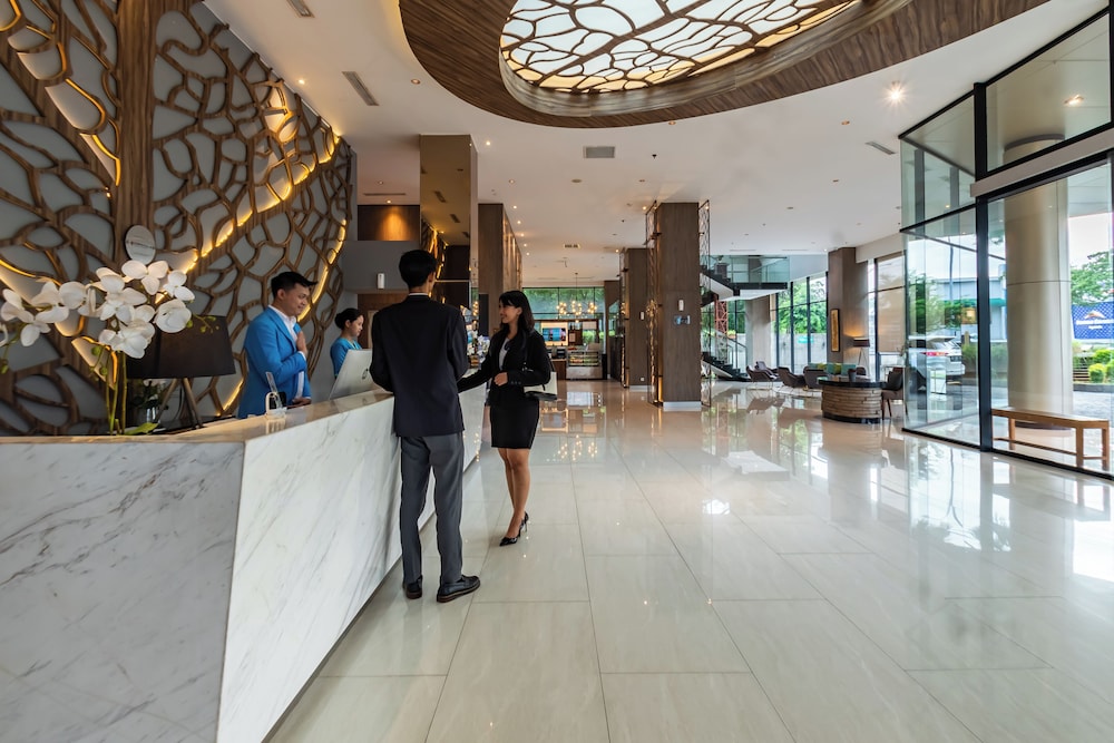 Hotel Ayola Lippo Cikarang 7/60