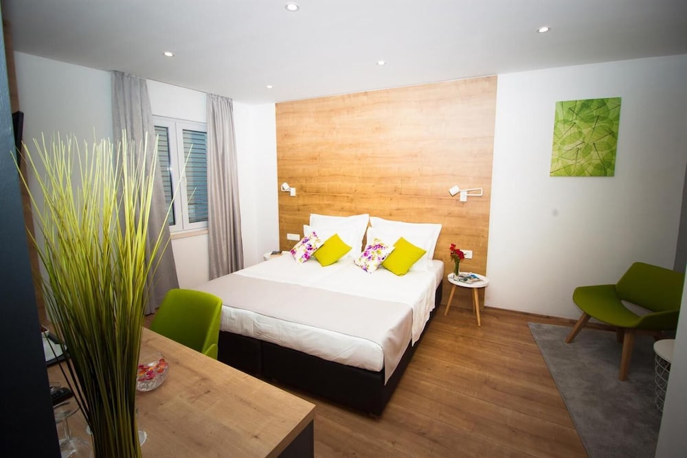 Ora Luxury Rooms 6/44