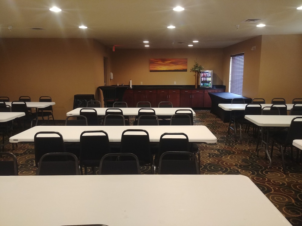 Cobblestone Hotel And Suites Broken Bow 39/51