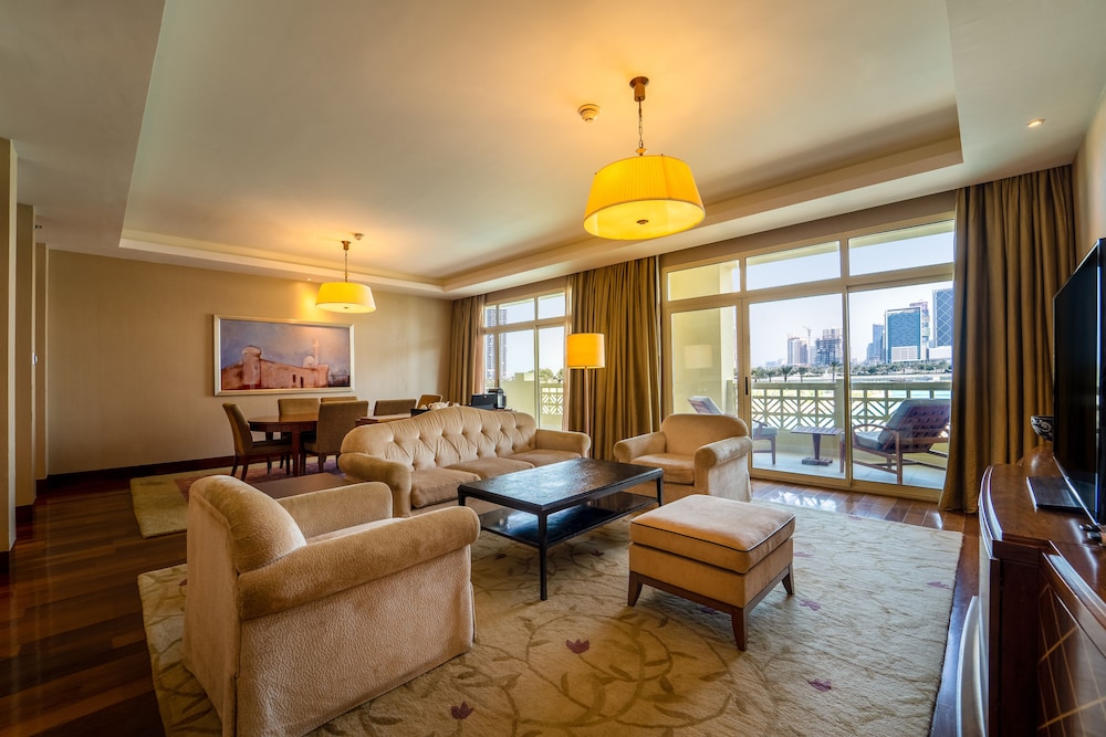 Grand Hyatt Doha Hotel and Villas 40/65